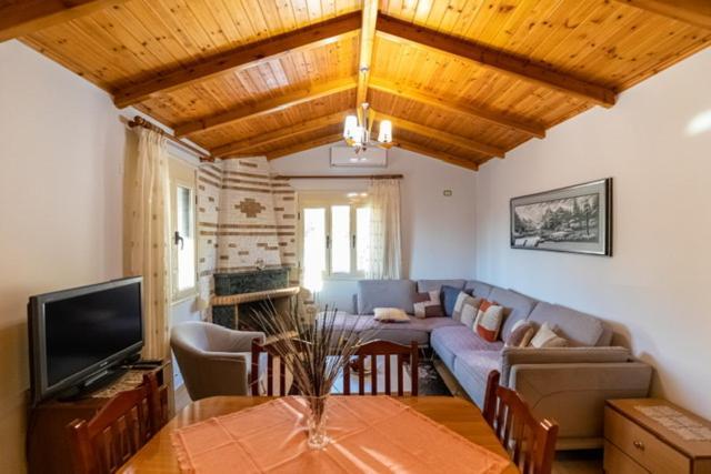 Llano Lodge